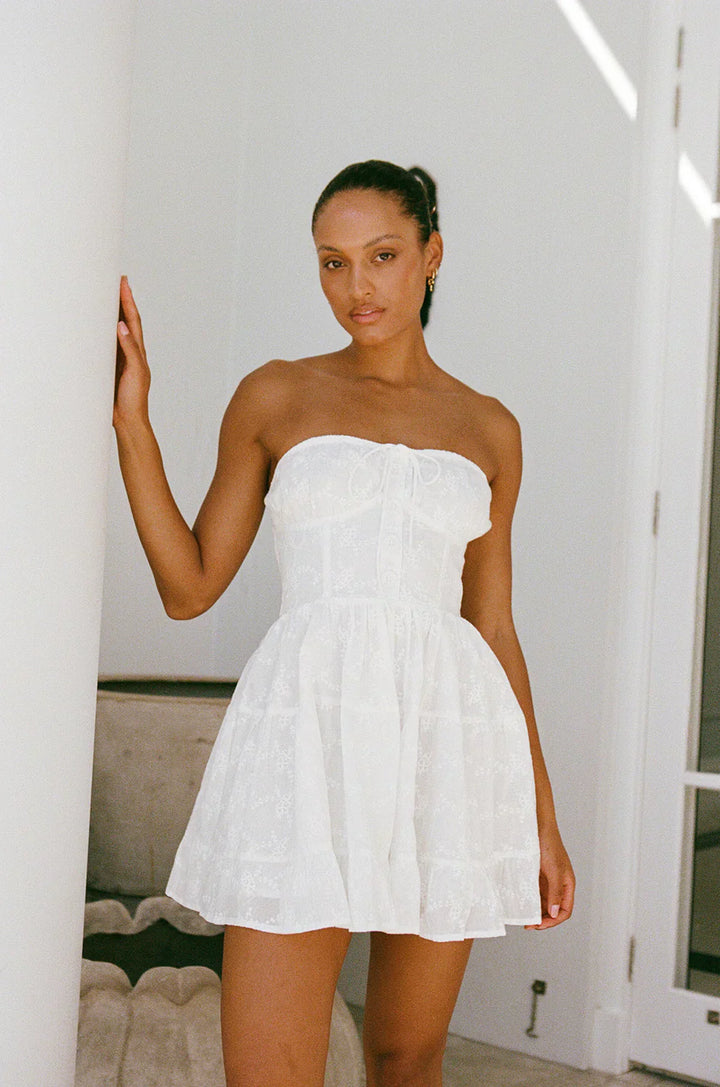 Elegant Strapless Gown for Special Events